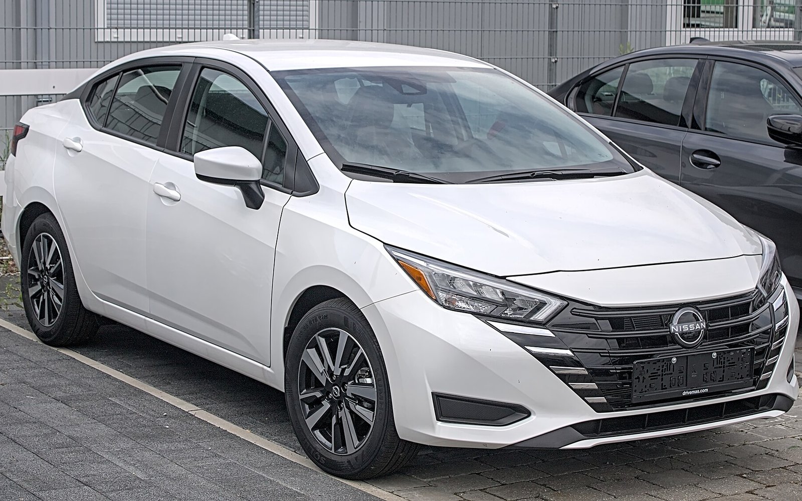 Аренда Nissan Versa 2024 в Дубае