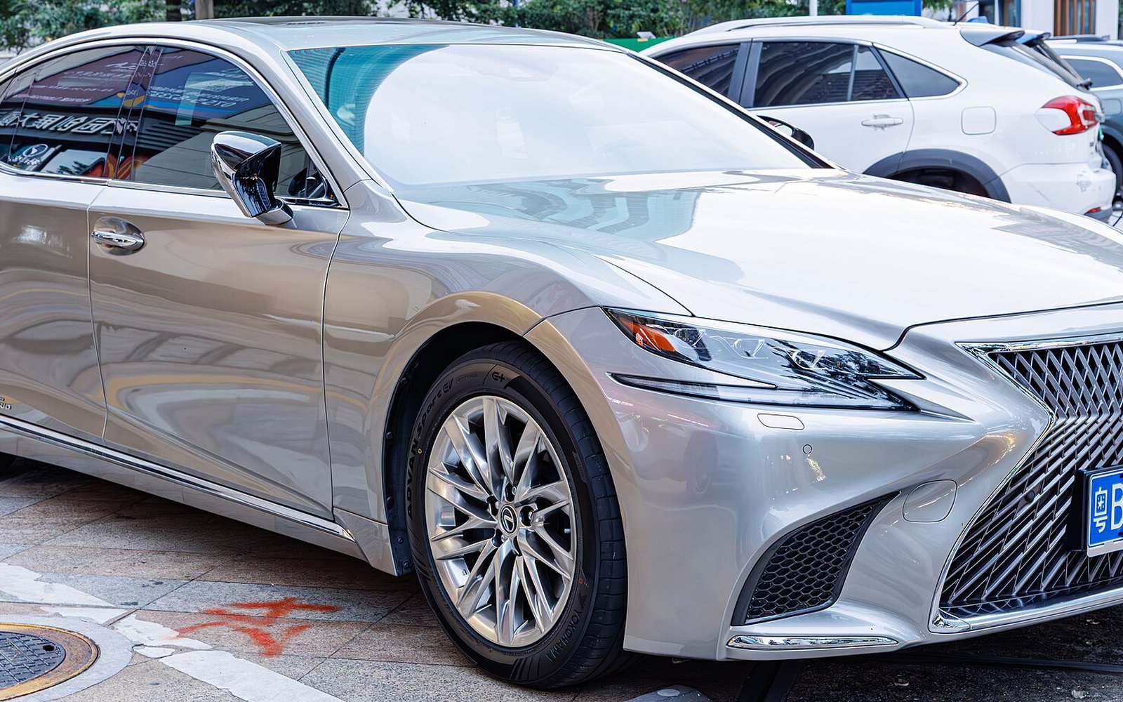 Аренда Lexus LS 500 2024 в Дубае