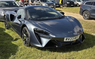 Аренда McLaren Artura 2024 в Дубае