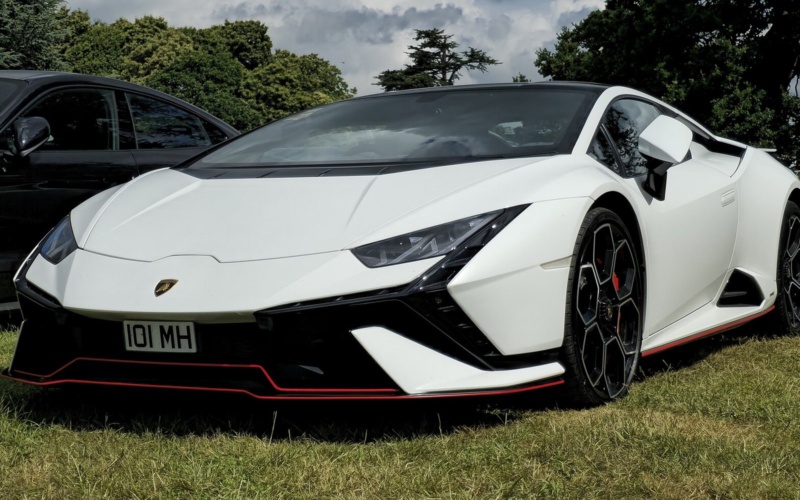 Lamborghini Huracan Tecnica 2024 в аренду в Дубае