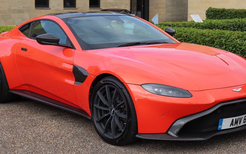 Aston Martin Vantage 2023 в аренду в Дубае