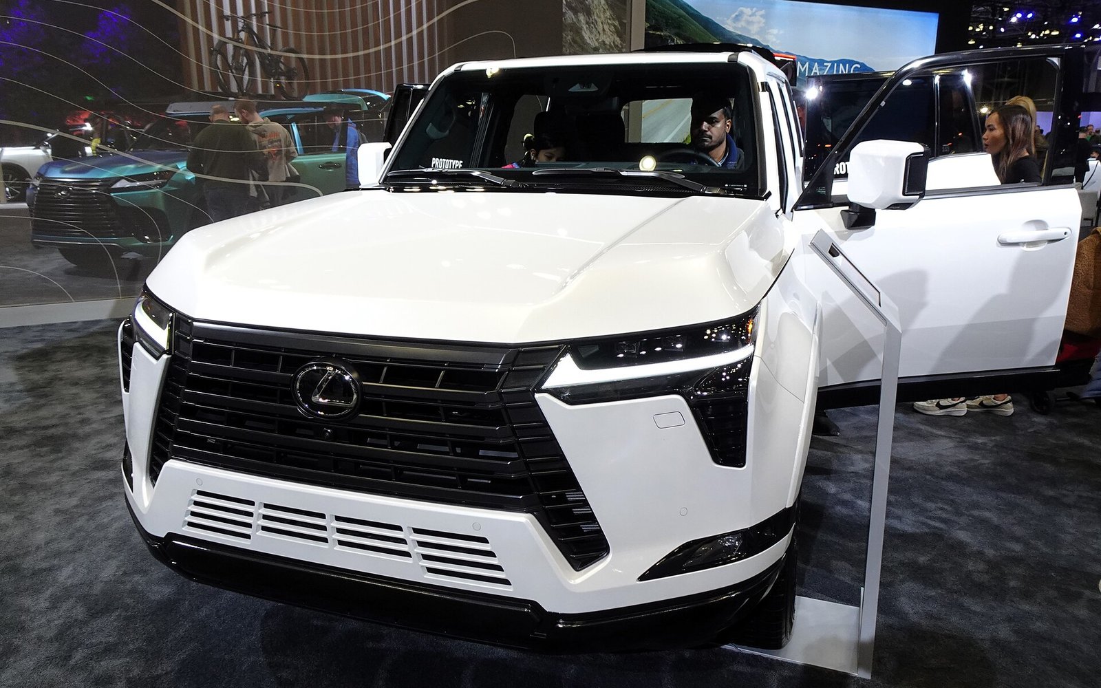 Lexus GX 550 2024 a noleggio a Dubai