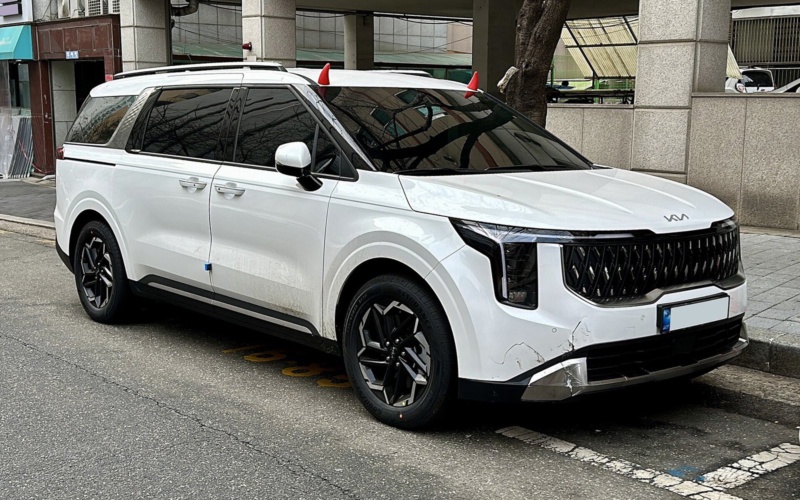 Kia Carnival 2025 в аренду в Дубае