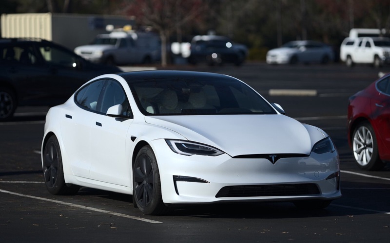 Tesla Model S 2023 в аренду в Дубае