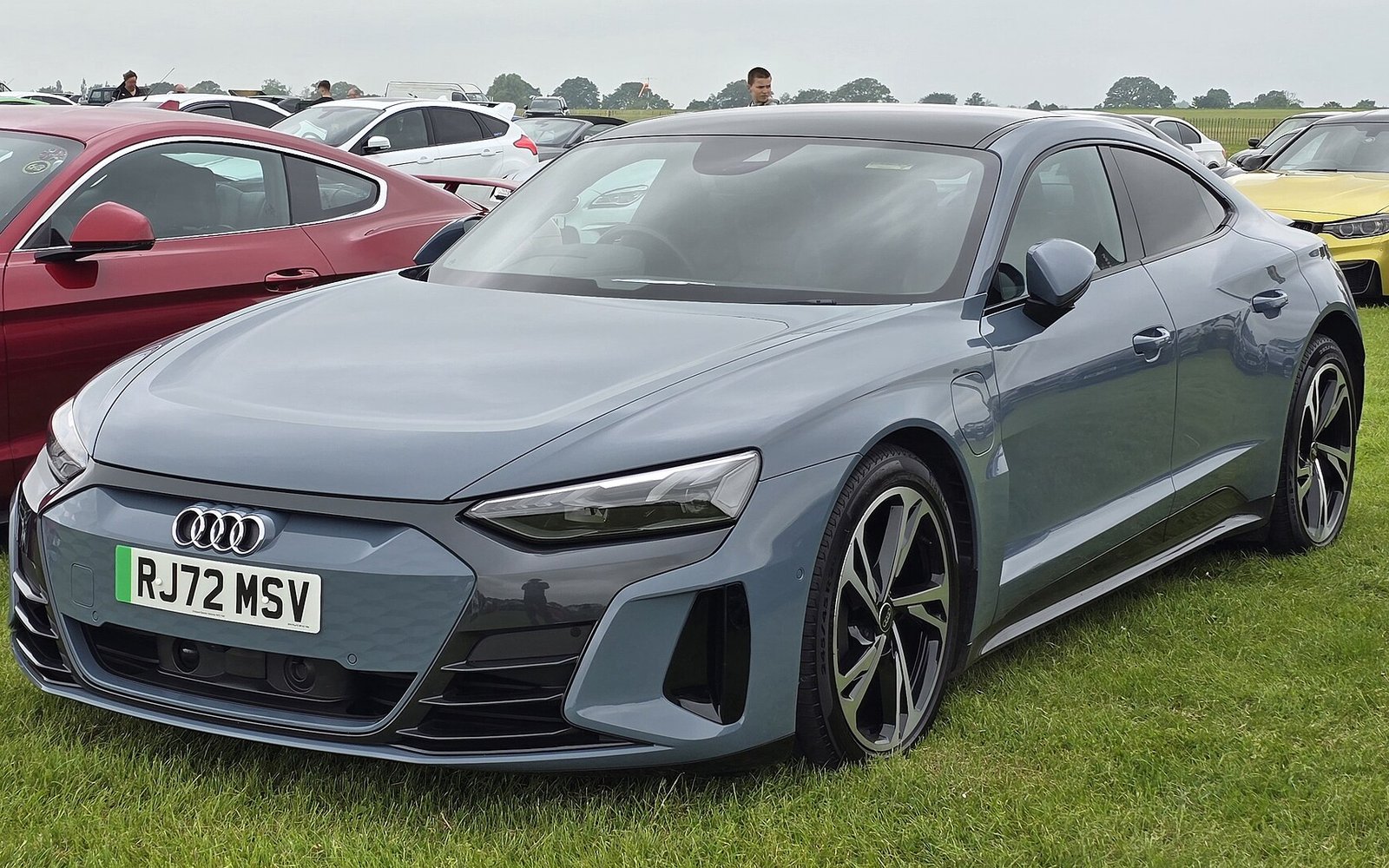 Аренда Audi e-tron GT 2024 в Дубае