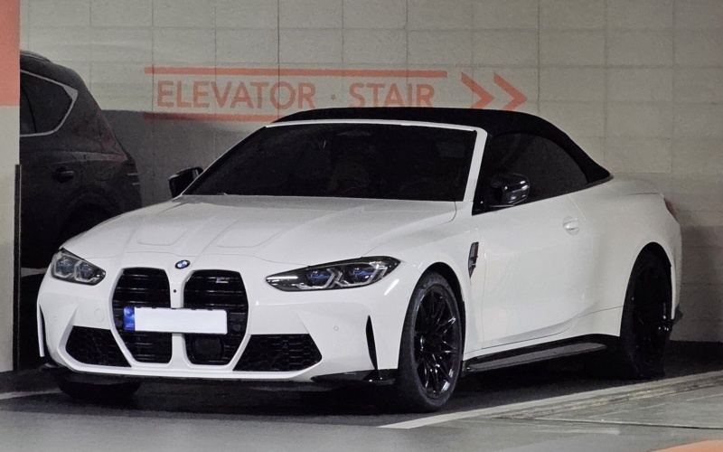 BMW M4 Competition Convertible 2025 a noleggio a Dubai