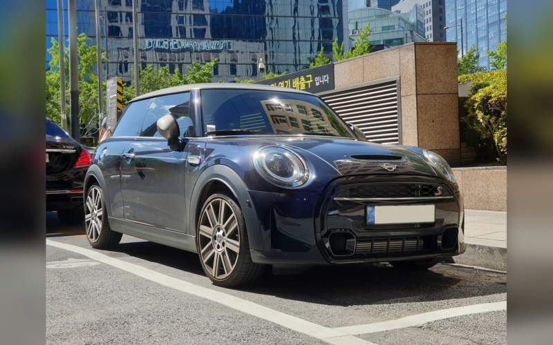 MINI Cooper S 2024 в аренду в Дубае