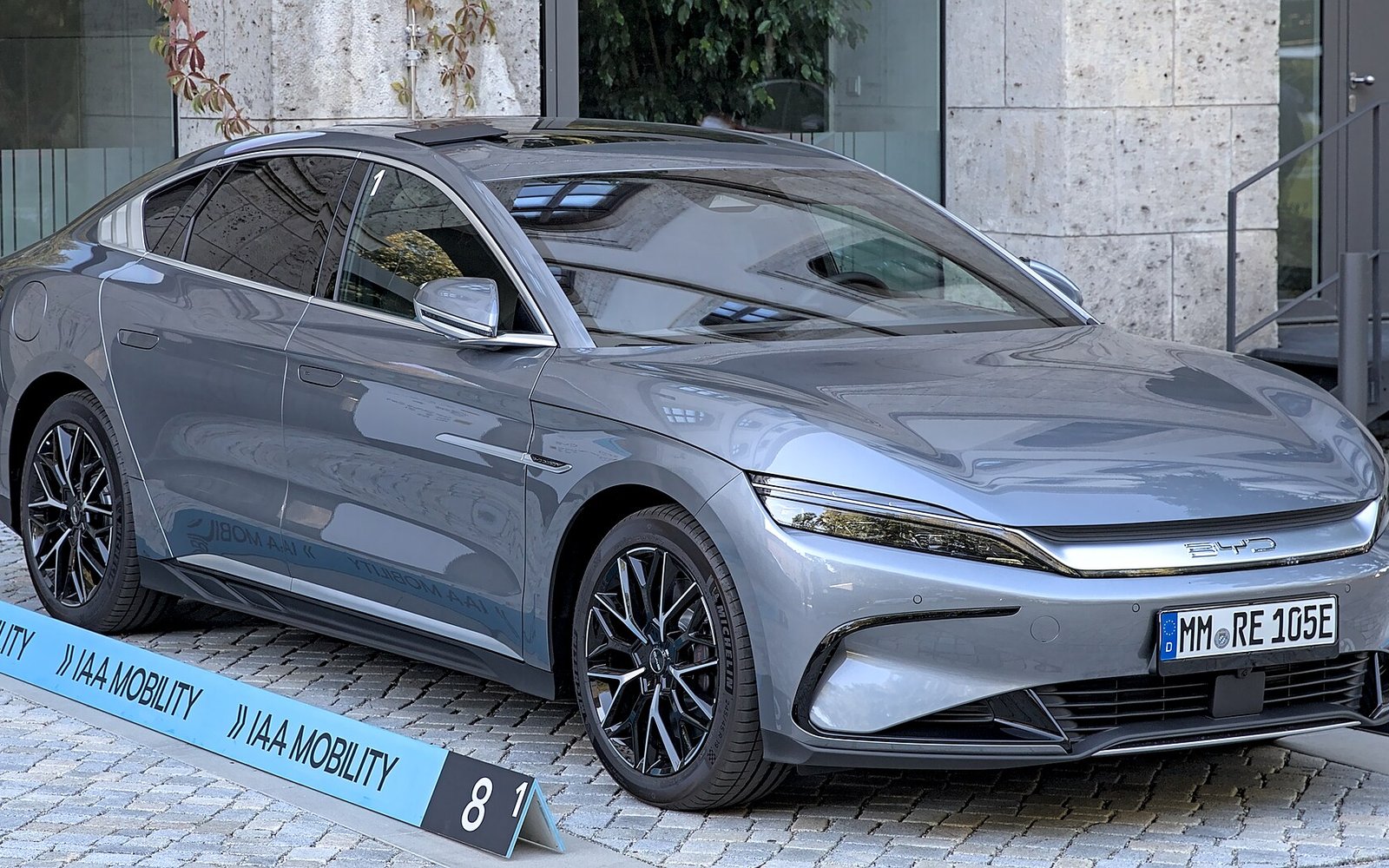 Аренда BYD Han 2025 в Дубае