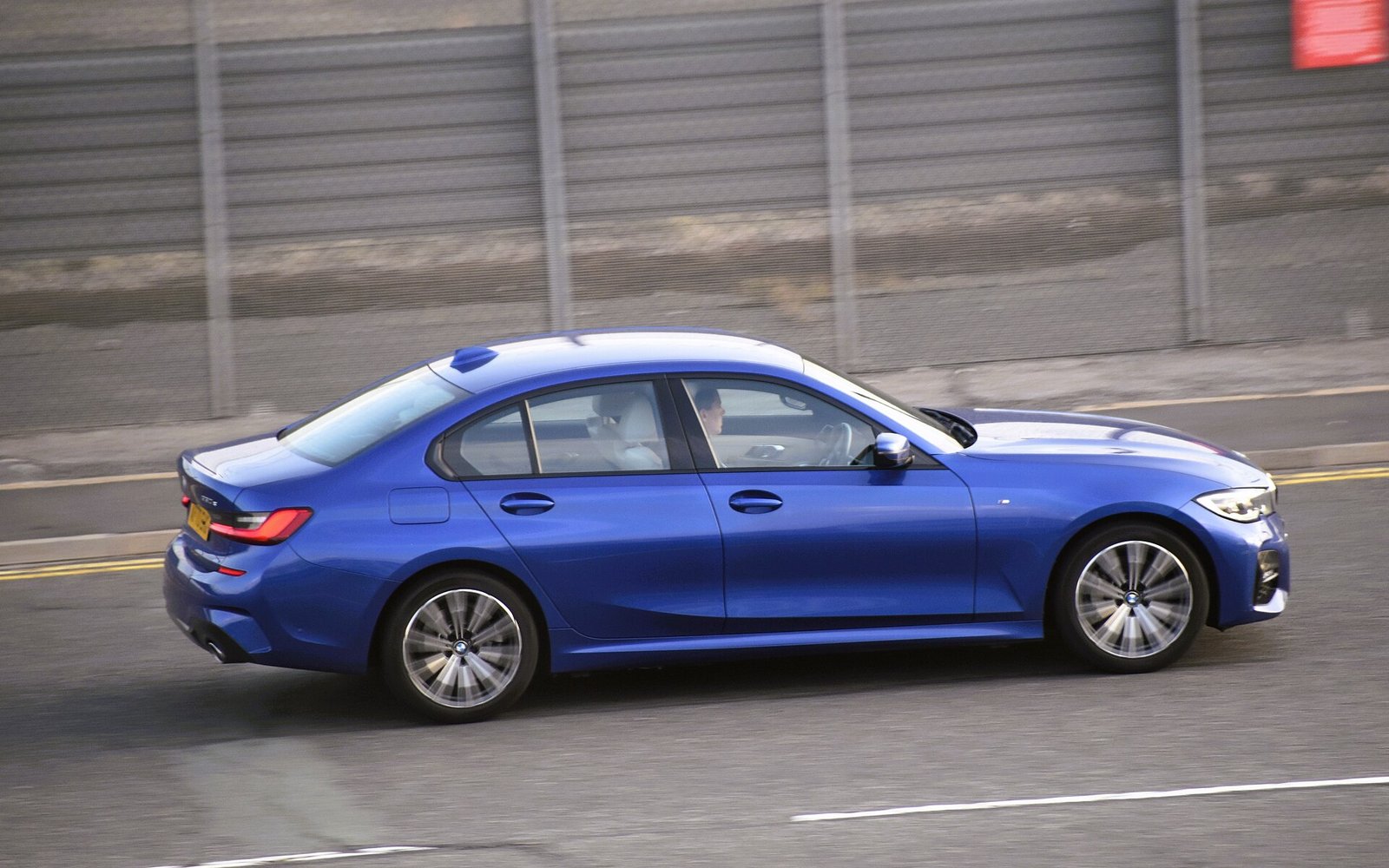 Аренда BMW 320i 2025 в Дубае