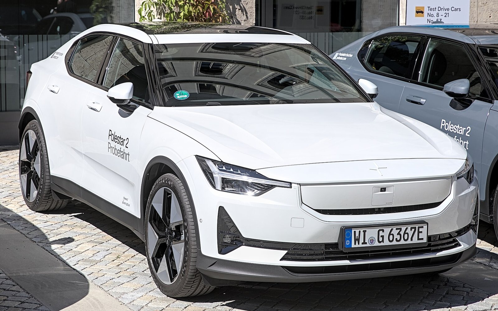 Polestar 2 2024 в аренду в Дубае
