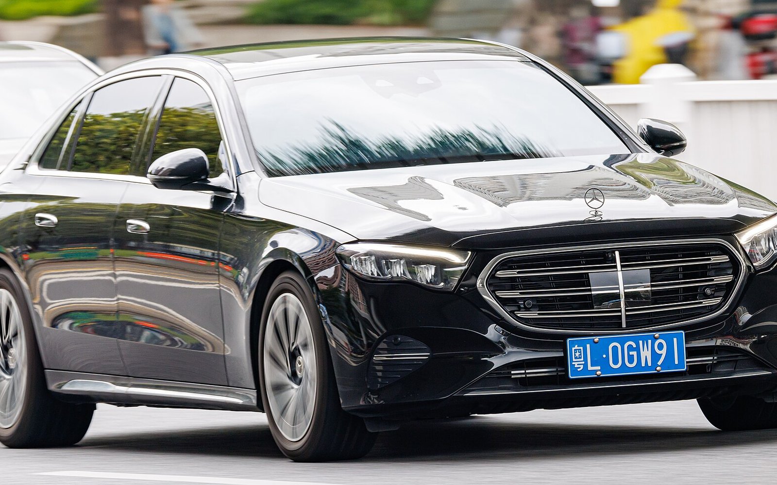 Аренда Mercedes-Benz E300 2025 в Дубае