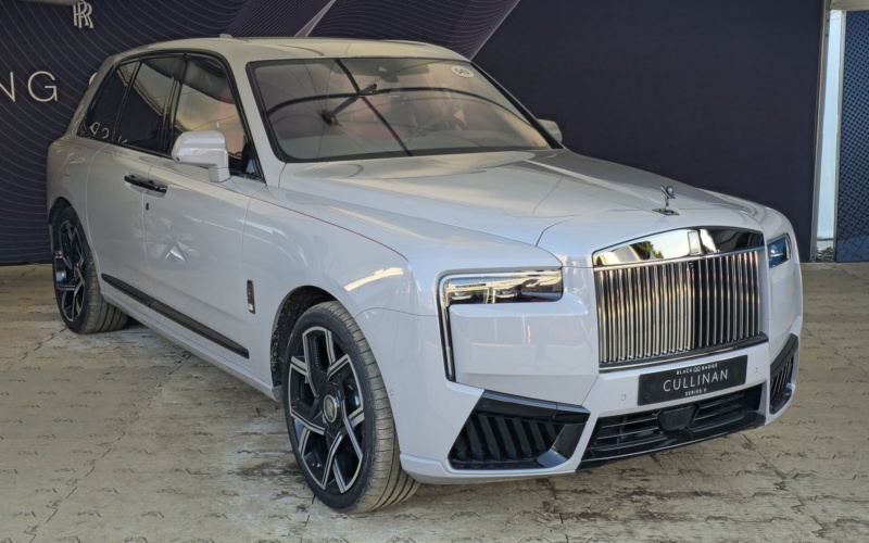 Rolls-Royce Cullinan 2023 a noleggio a Dubai