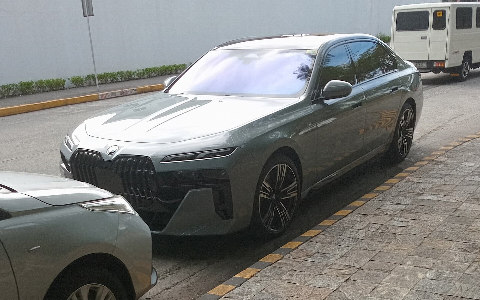 BMW i7 xDrive60 2024 в аренду в Дубае