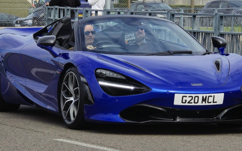 McLaren 720S Spider 2022 a noleggio a Dubai