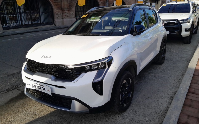 Kia Sonet 2025 a noleggio a Dubai