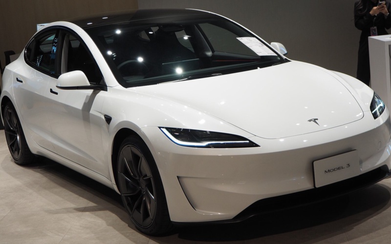 Tesla Model 3 2024 в аренду в Дубае