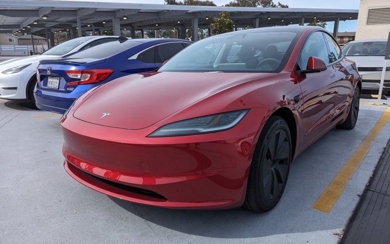 Tesla Model 3 2024 de alquiler en Dubái