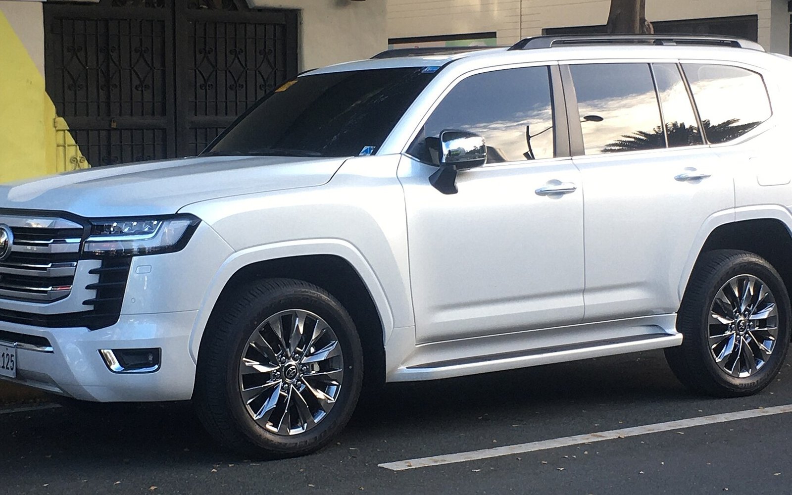 Toyota Land Cruiser 300 GXR 2024 в аренду в Дубае