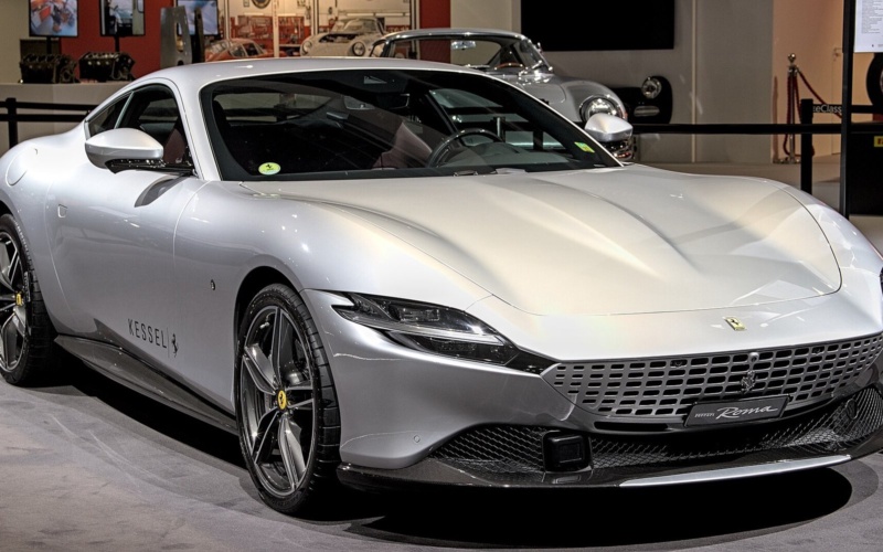 Ferrari Roma 2023 в аренду в Дубае