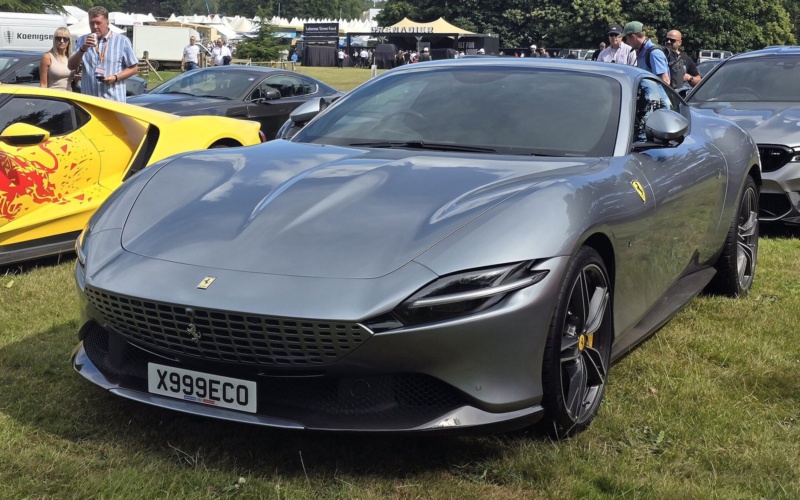 Ferrari Roma 2023 a noleggio a Dubai