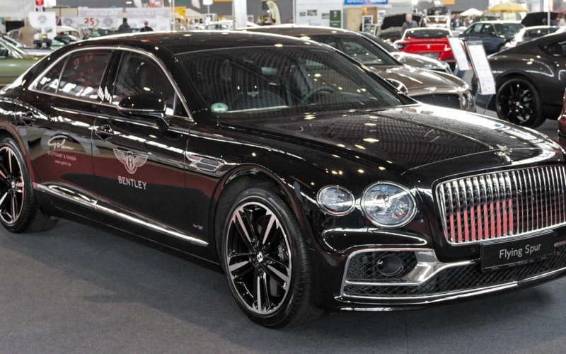 Bentley Flying Spur 2023 в аренду в Дубае
