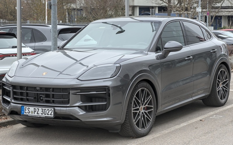 Porsche Cayenne GTS V8 2024 a noleggio a Dubai