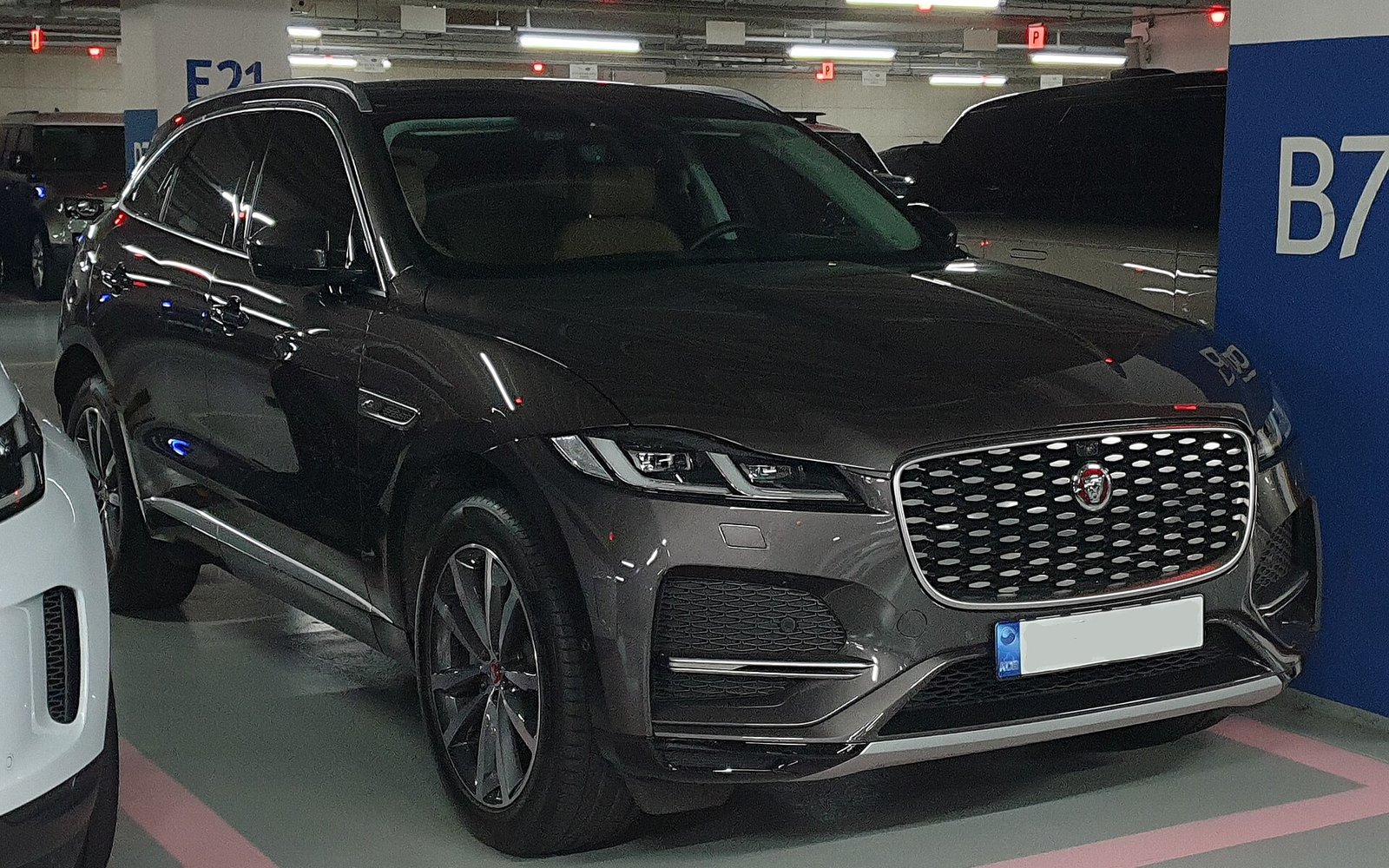 Jaguar F-Pace 2024 в аренду в Дубае