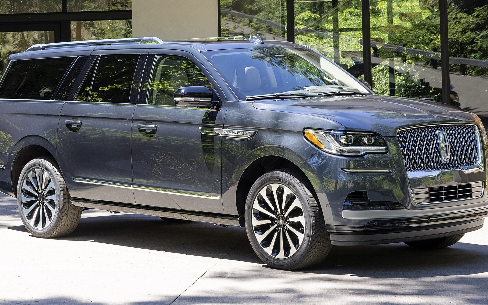 Аренда Lincoln Navigator 2024 в Дубае