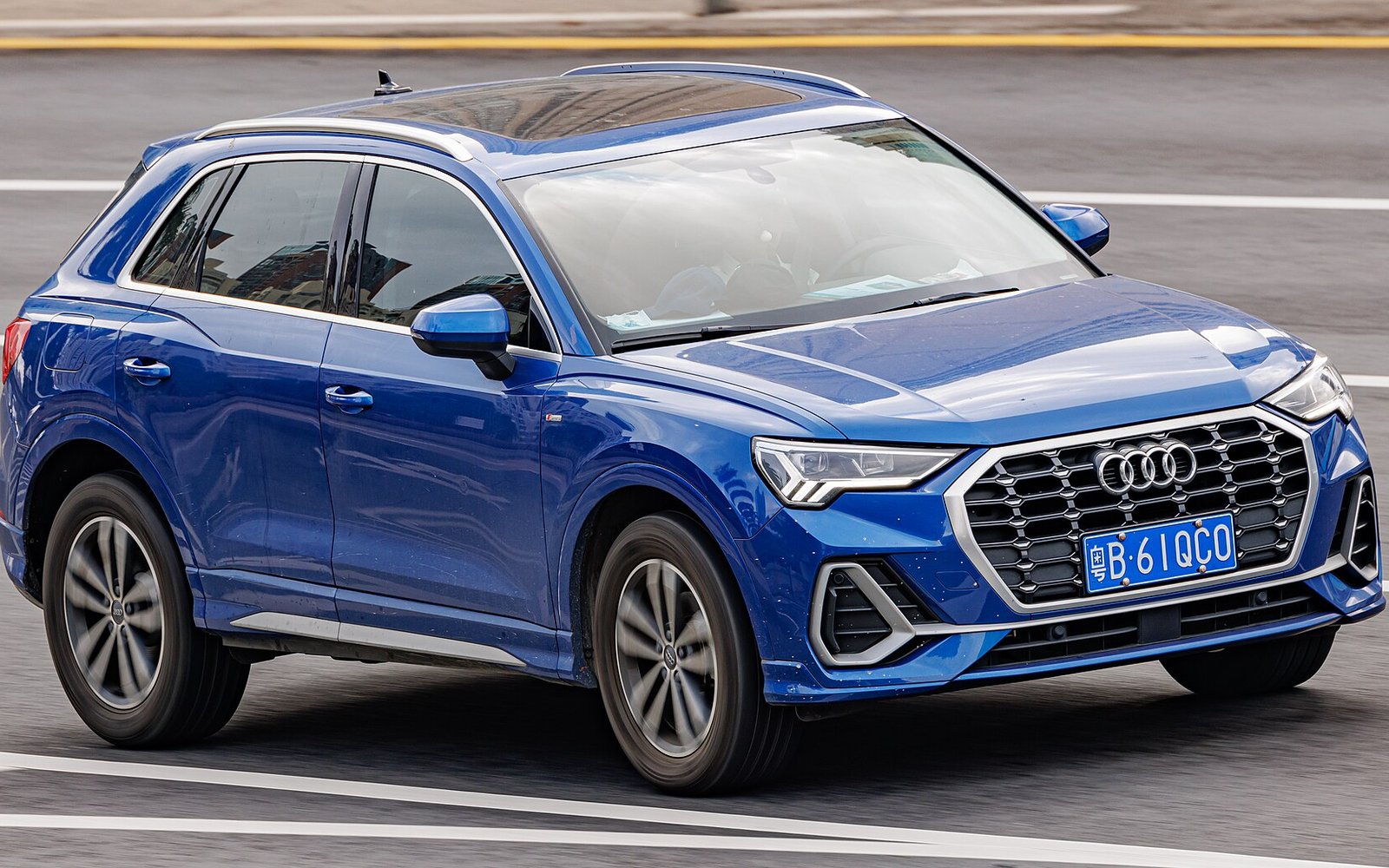 Аренда Audi Q3 35 TFSI 2025 в Дубае