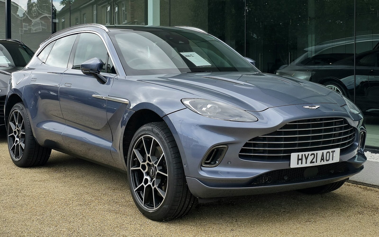Aston Martin DBX 2024 в аренду в Дубае